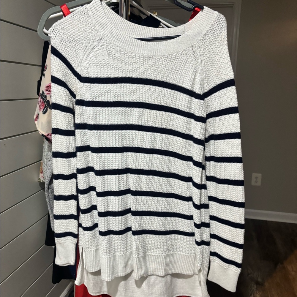 Old Navy Women's Navy and White Striped Sweater